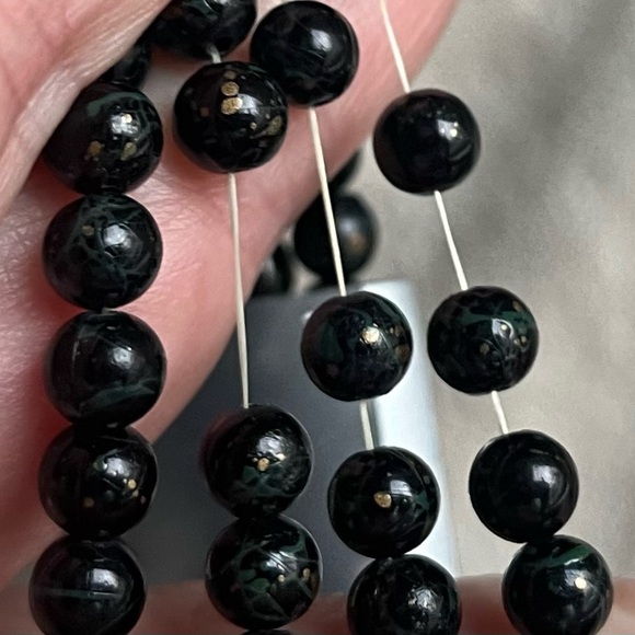 Bracelets, 4-new in package black bead elastic - jewelry - Picture 2 of 8